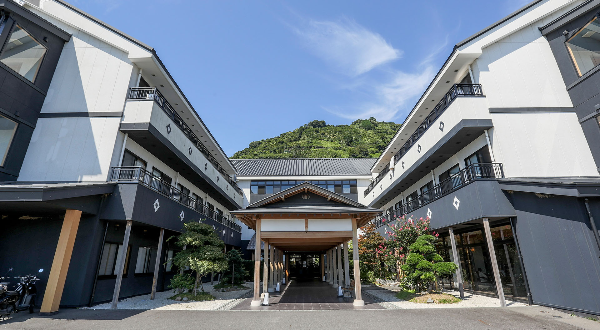 介護老人保健施設での介護のお仕事です♪パート 車通勤OK 給料多め!|静岡県静岡市清水区庵原町 イメージ