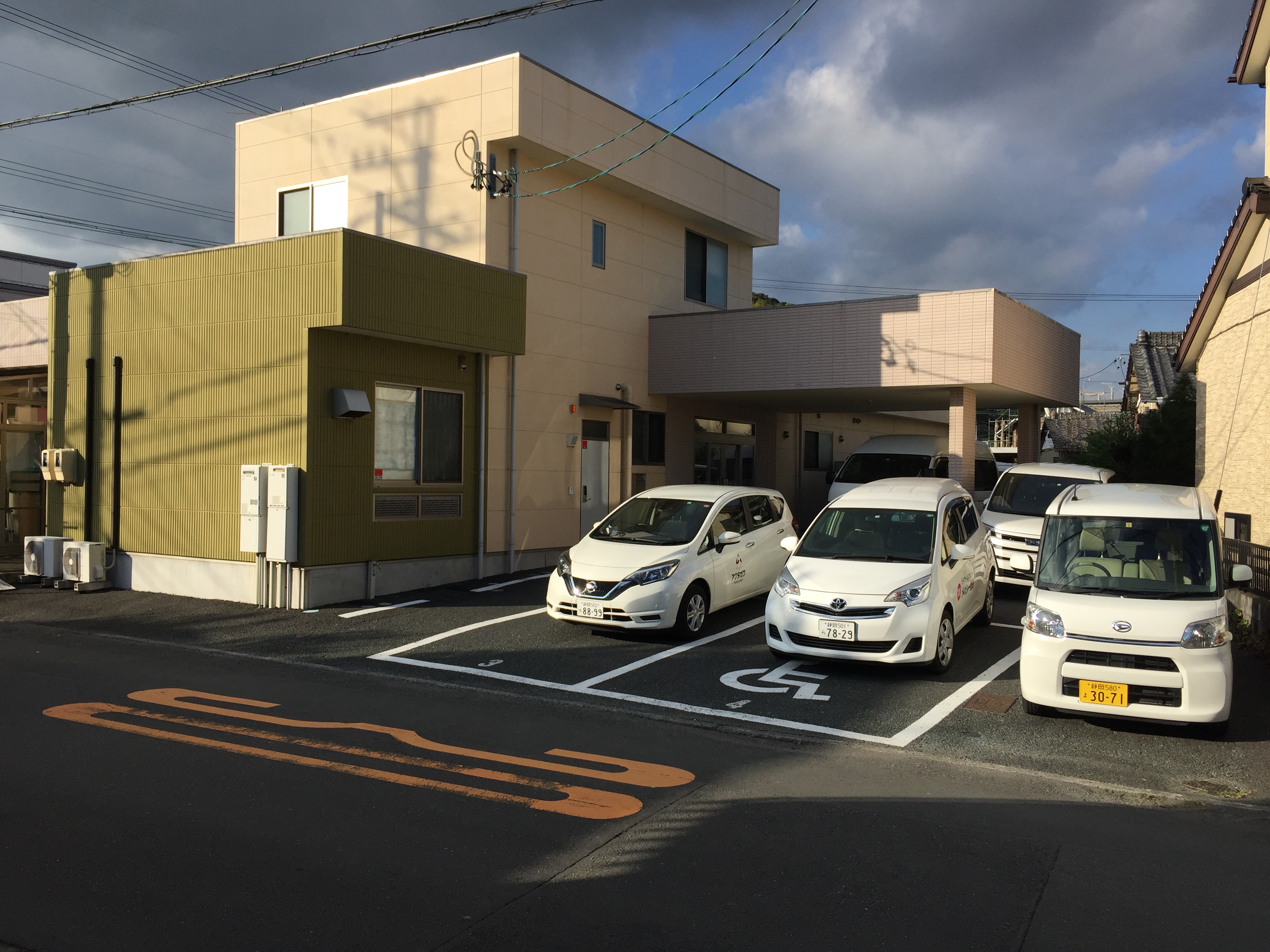 【派遣】<介護職>★急募!◎11月から勤務出来る方大募集!◎週3日勤務!◎人気の日勤のみのお仕事です!|静岡県島田市 イメージ