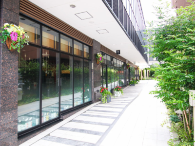 リヤンドファミーユ　アプローチ