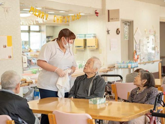 オレンジシャトー富岳　介護スタッフとご利用者様